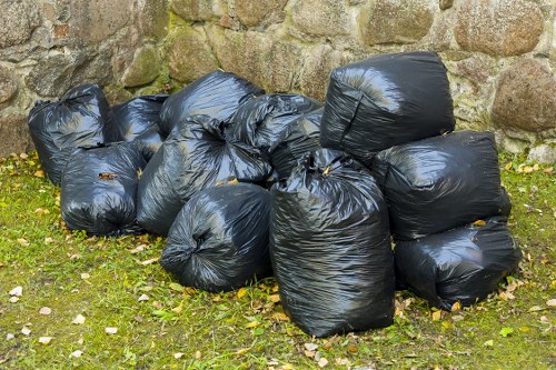 Recycling bins and waste collection containers in Finsburypark